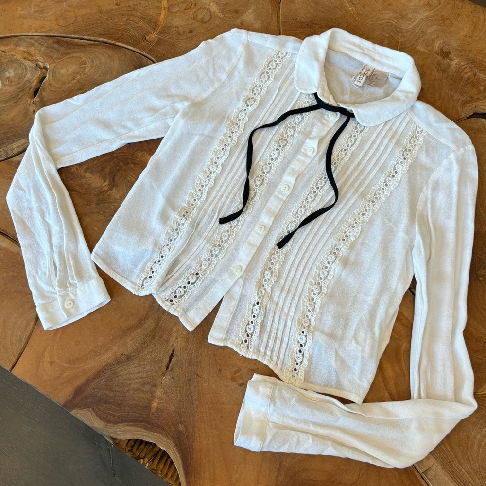 H&M Divided Elegant White Lace Trim Blouse